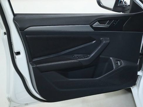 Used 2023 Volkswagen Jetta SE w/ Panoramic Sunroof Package FWD image 15