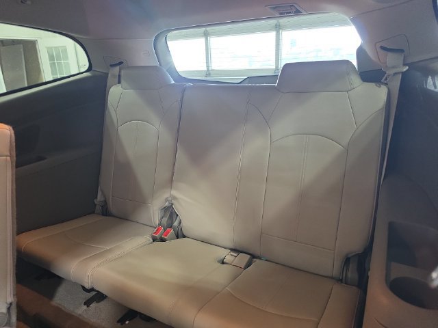 Used 2015 Chevrolet Traverse LT FWD image 25