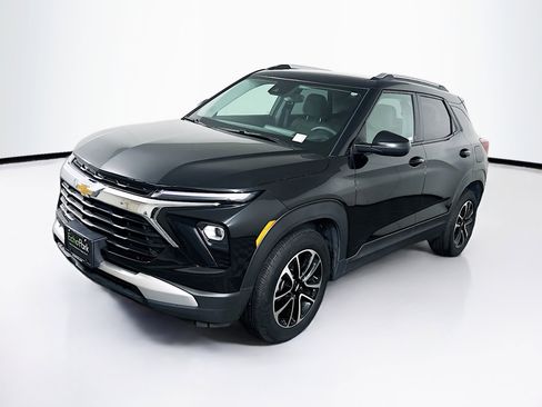 Used 2025 Chevrolet TrailBlazer LT FWD image 3