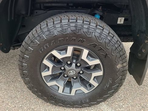 Used 2022 Toyota Tacoma TRD Off-Road AWD/4WD image 25