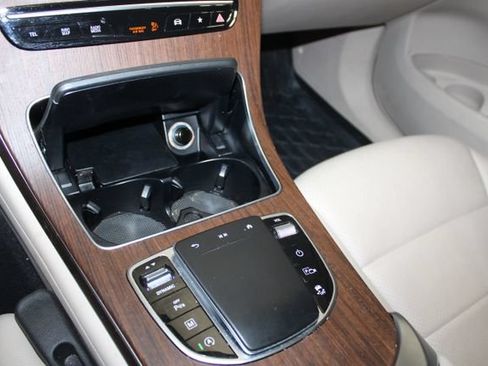 Used 2021 Mercedes-Benz GLC 300 4MATIC image 21