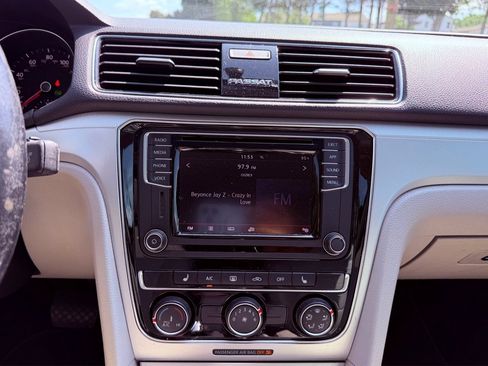 Used 2019 Volkswagen Passat 2.0T Wolfsburg w/ Wheels & Sunroof Package FWD image 21