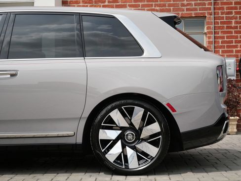 Used 2026 Rolls-Royce Cullinan AWD/4WD image 22