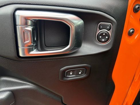 Used 2025 Jeep Wrangler Willys image 17