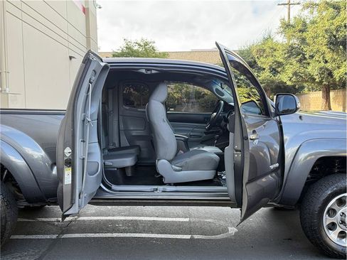 Used 2015 Toyota Tacoma PreRunner w/ TRD Sport Package RWD image 21