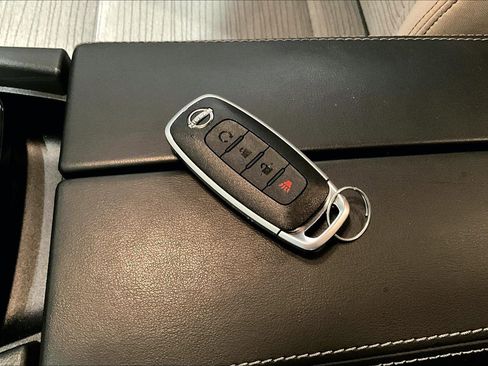 Used 2023 Nissan Rogue SV image 34