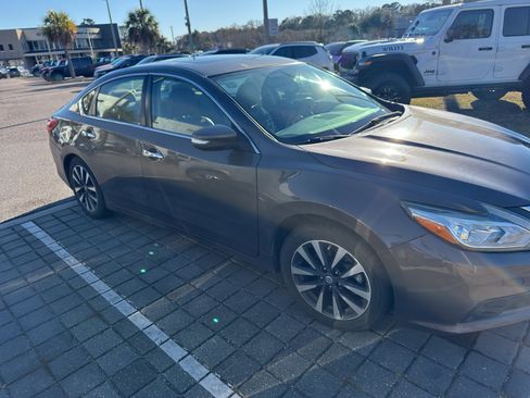 Used 2016 Nissan Altima 2.5 SL w/ 2.5 Technology Package image 3