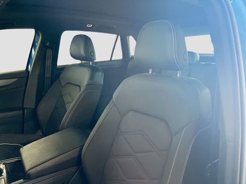 Used 2024 Volkswagen Atlas Cross Sport SE w/ Panoramic Sunroof Package image 21