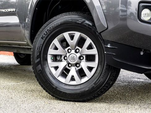 Used 2018 Toyota Tacoma SR5 image 2