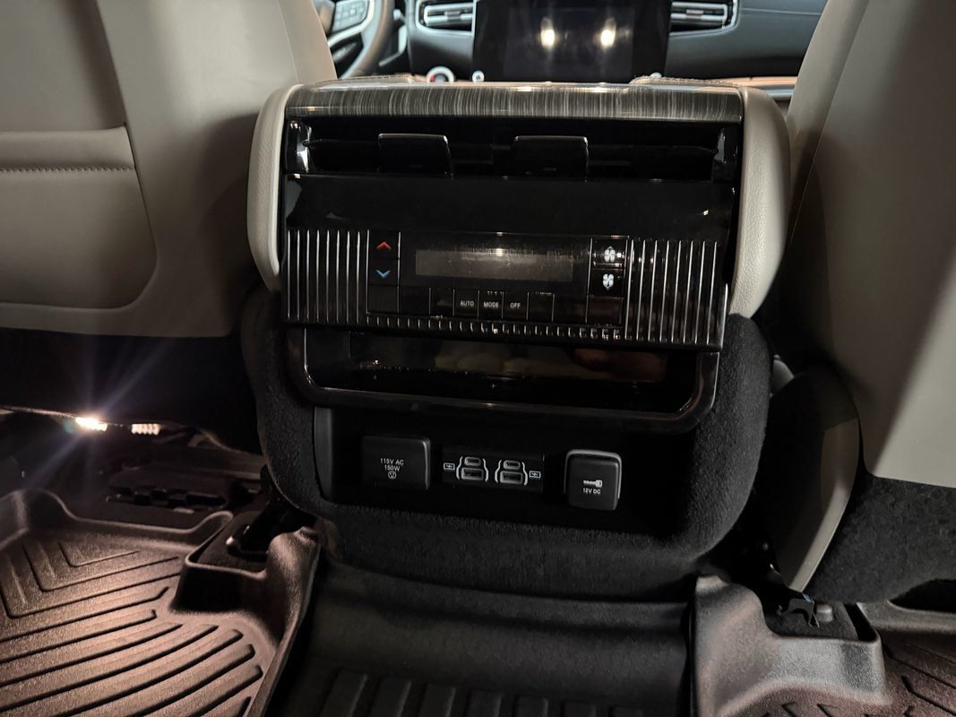 Used 2022 Jeep Wagoneer Series II AWD/4WD image 28
