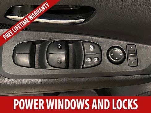 Used 2024 Nissan Kicks SV FWD image 7