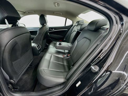 Used 2025 Genesis G70 2.5T RWD image 29