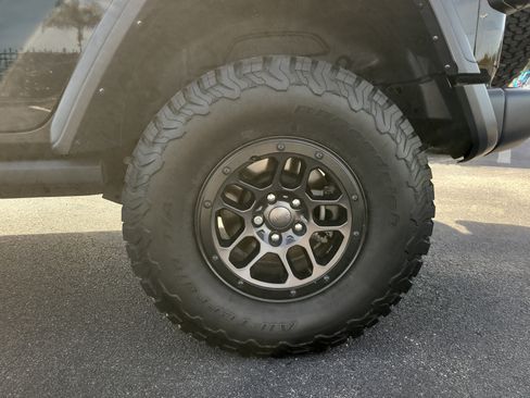 Used 2023 Jeep Wrangler Unlimited Sport image 8