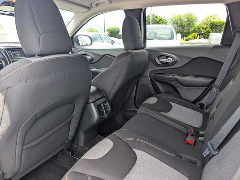 Used 2016 Jeep Cherokee Sport w/ Cold Weather Group AWD/4WD image 28