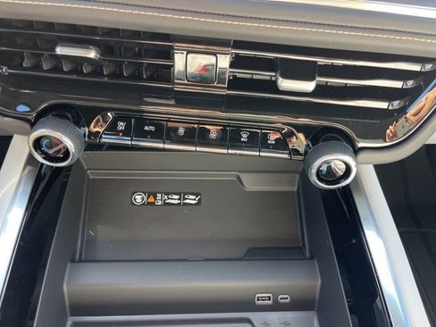 New 2025 Chevrolet Suburban Premier image 37