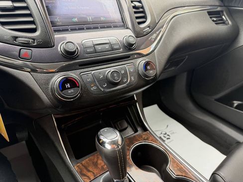 Used 2014 Chevrolet Impala LT w/ Convenience Package image 19