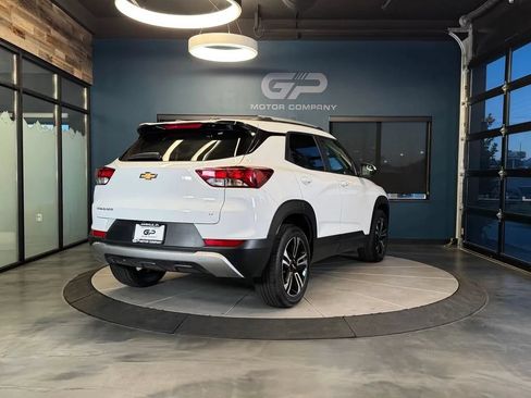 Used 2023 Chevrolet TrailBlazer LT w/ Convenience Package FWD image 3