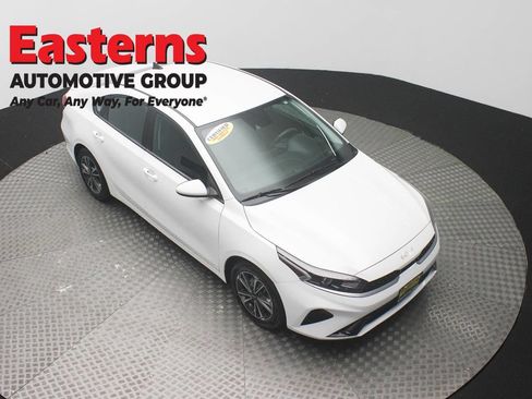 Used 2023 Kia Forte LXS FWD image 3