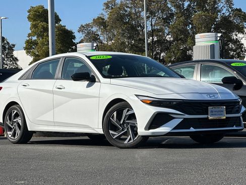 Certified 2025 Hyundai Elantra Sport FWD image 1