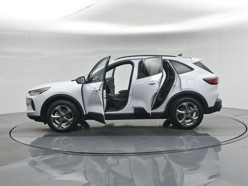 Certified 2025 Ford Escape ST-Line AWD/4WD image 38