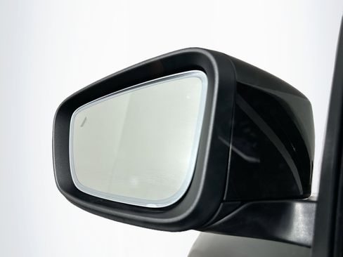 Used 2025 BMW 330i xDrive Sedan image 16