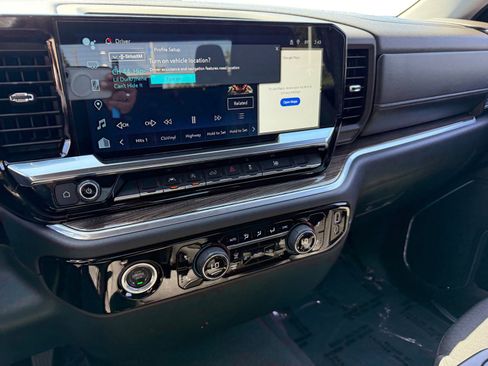 Used 2024 Chevrolet Silverado 1500 LT AWD/4WD image 12