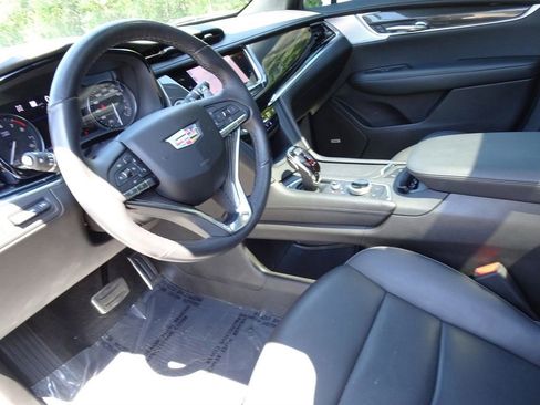 Certified 2022 Cadillac XT6 Sport w/ Technology Package AWD/4WD image 11