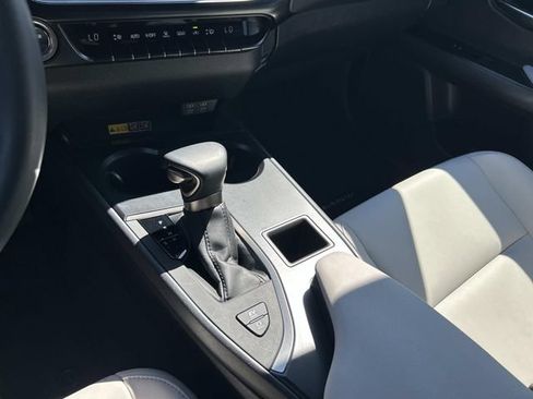 Used 2024 Lexus UX 250h FWD image 27