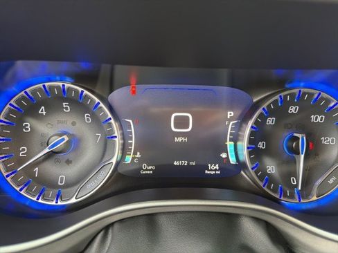 Used 2020 Chrysler Pacifica Touring-L w/ Advanced Safetytec Group image 14