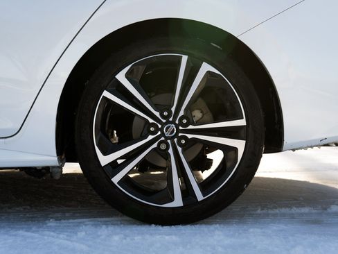 Used 2023 Nissan Sentra SR w/ SR Premium Package image 15