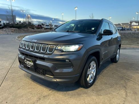 Used 2022 Jeep Compass Latitude w/ Convenience Group image 3