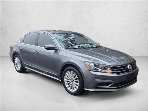 Used 2017 Volkswagen Passat 1.8T SE image 3