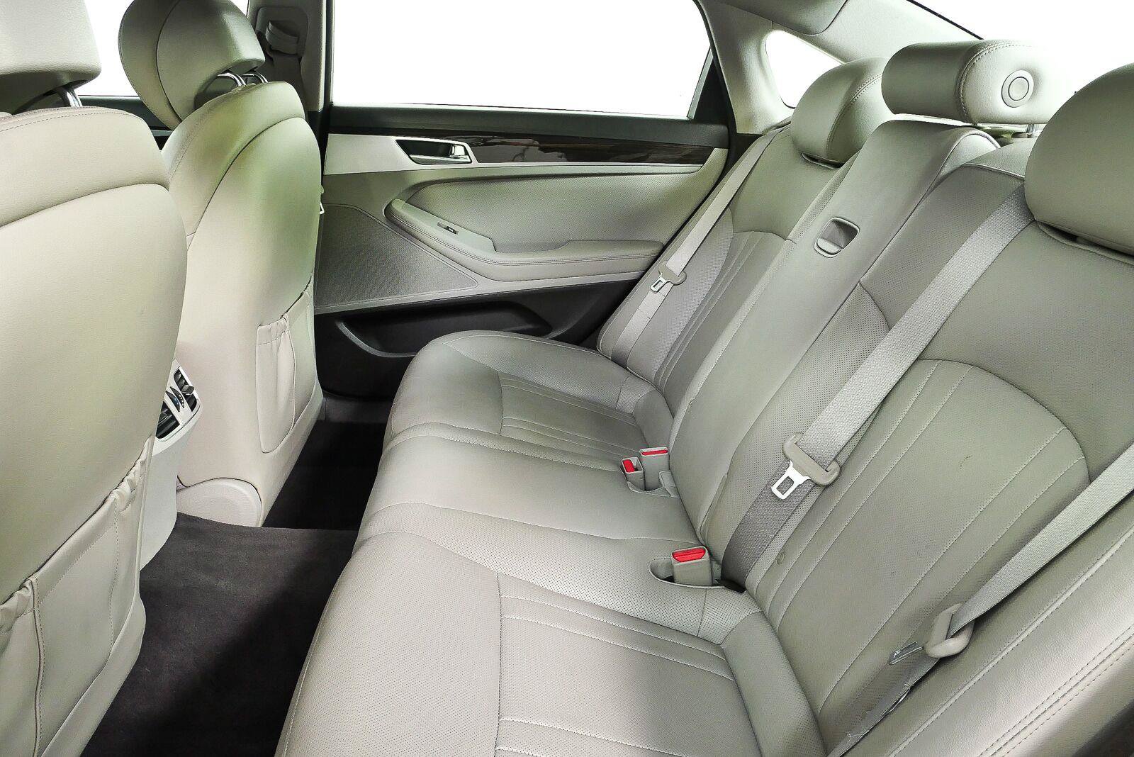 Used 2018 Genesis G80 3.8 RWD image 18