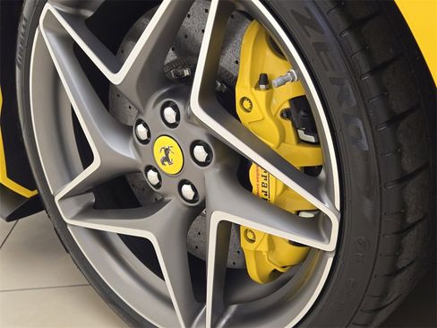 Used 2021 Ferrari F8 Tributo image 16