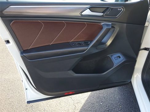 Used 2024 Volkswagen Tiguan SEL R-Line image 23