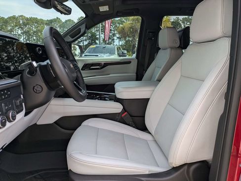 Used 2025 Chevrolet Tahoe Premier AWD/4WD image 20
