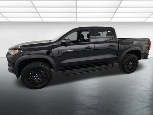 Used 2024 Chevrolet Colorado Trail Boss w/ Technology Package image 3