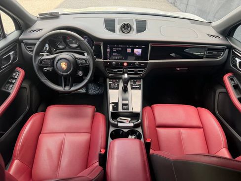 Certified 2026 Porsche Macan Turbo AWD/4WD image 17