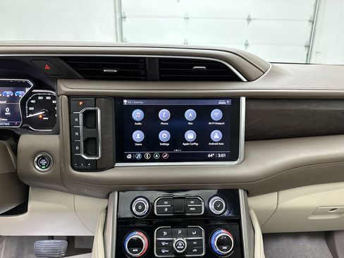 Used 2021 GMC Yukon XL Denali w/ Denali Premium Package image 36