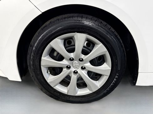 Used 2022 Toyota Corolla LE FWD image 37