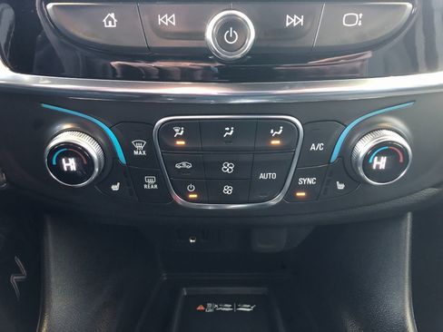 Used 2023 Chevrolet Traverse LT image 26