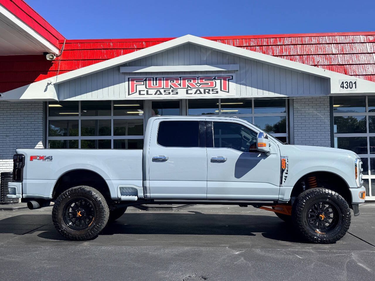 Used 2024 Ford F250 Platinum AWD/4WD image 2