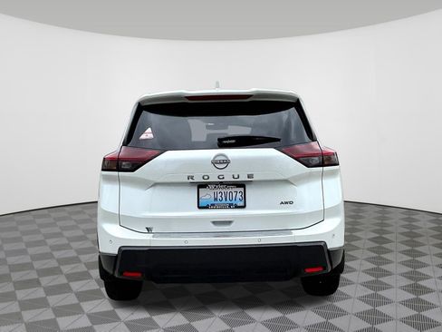 Certified 2026 Nissan Rogue SV AWD/4WD image 5