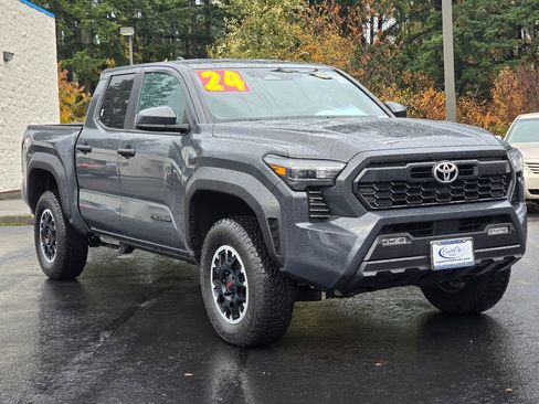 Used 2024 Toyota Tacoma TRD Off-Road image 3
