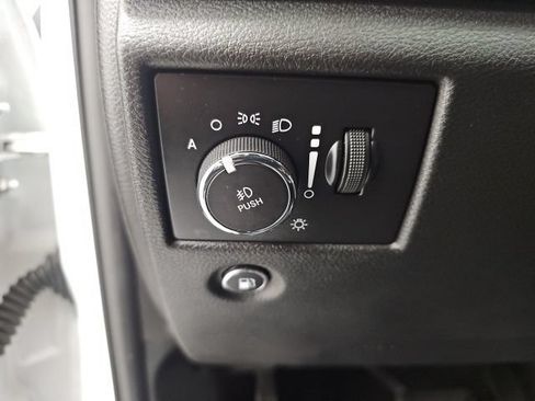 Used 2019 Jeep Grand Cherokee Limited AWD/4WD image 17