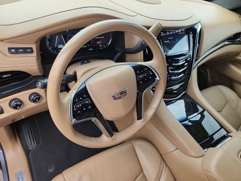 Certified 2018 Cadillac Escalade Platinum AWD/4WD image 10