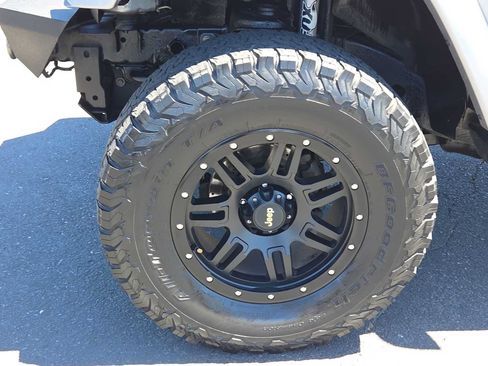 Used 2013 Jeep Wrangler Unlimited Sahara w/ Connectivity Group AWD/4WD image 16