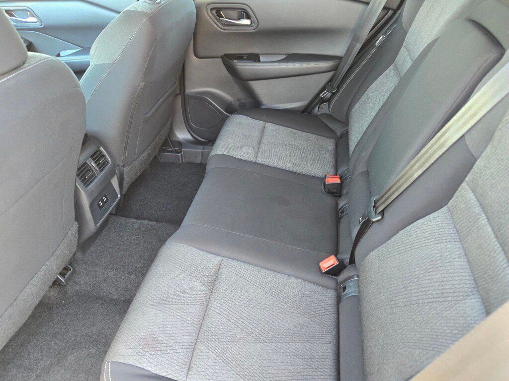 Used 2025 Nissan Rogue SV AWD/4WD image 16
