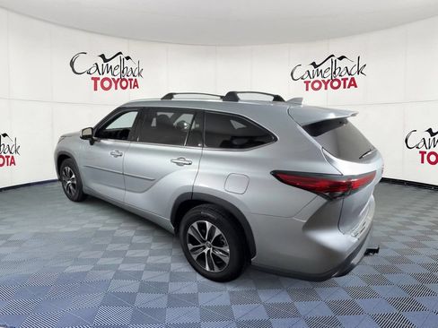 Used 2022 Toyota Highlander XLE FWD image 9