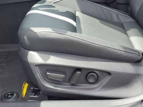 Used 2025 Toyota Camry SE image 12